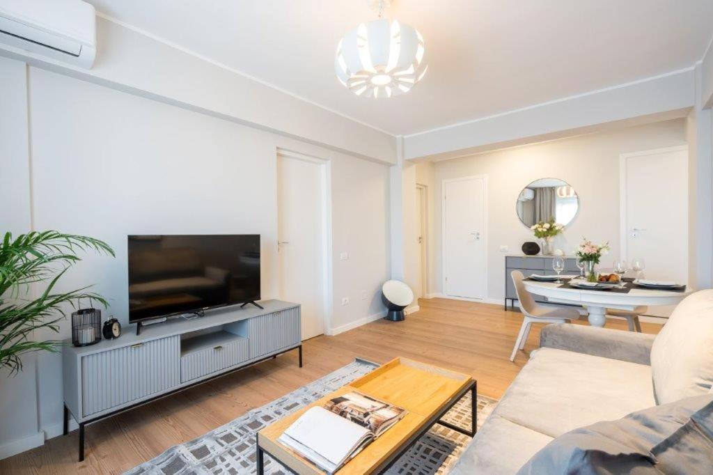 Downtown Modern - 2Br Apartment Boekarest Buitenkant foto