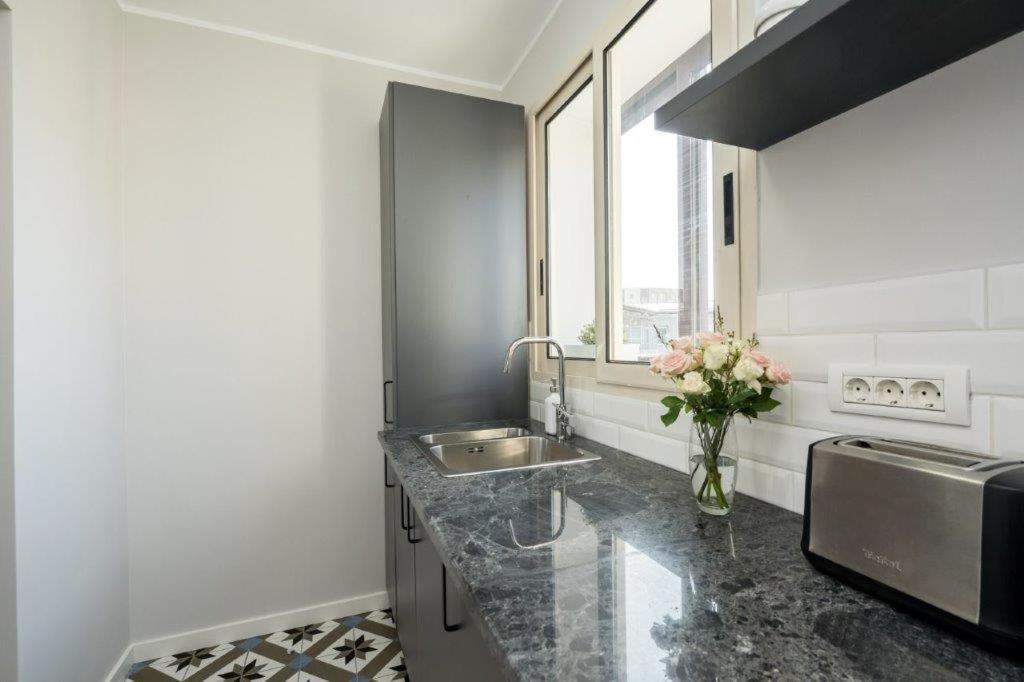 Downtown Modern - 2Br Apartment Boekarest Buitenkant foto